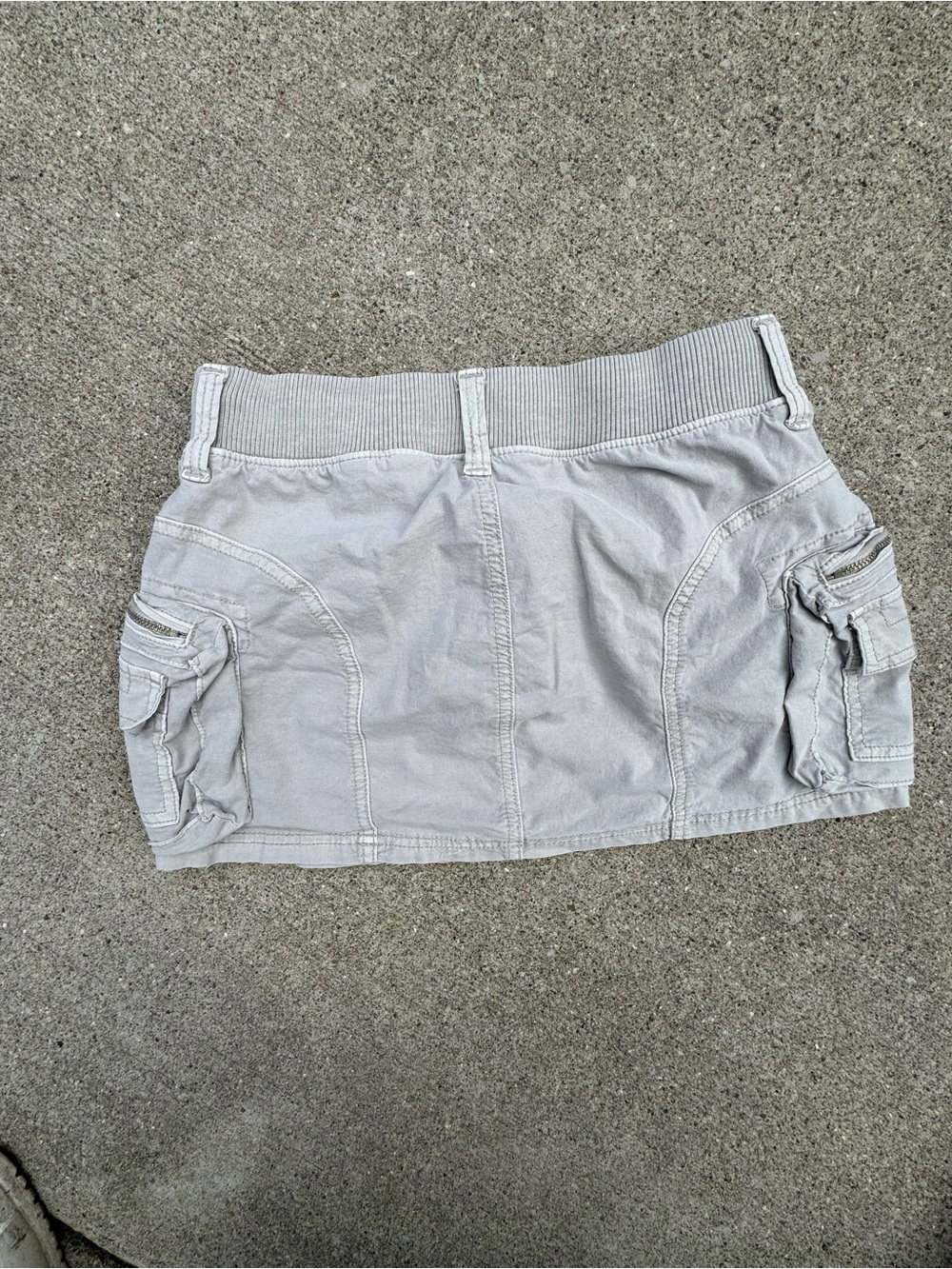 American Eagle Outfitters Light Gray Cargo Mini Skirt - Picture 2 of 7